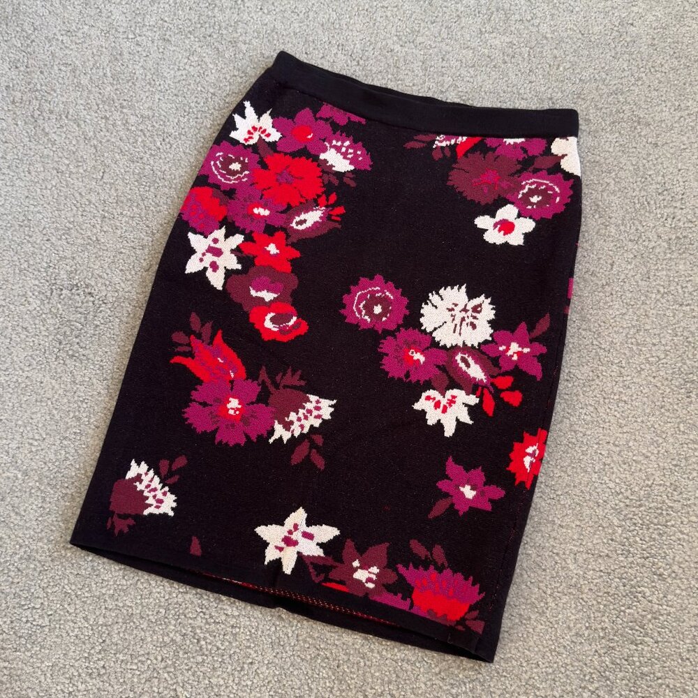 - Ann Taylor Factory PETITE Black Red Floral Stretch Waist Skirt Fall Winter SP